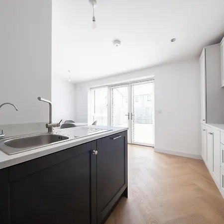 펜션 Modern 2 Bed House In Hollystown With Free Parking *