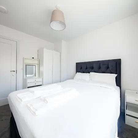 펜션 Modern 2 Bed House In Hollystown With Free Parking 더블린