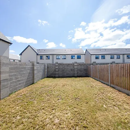 Ferienhaus Modern 2 Bed House In Hollystown With Free Parking *