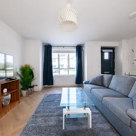 펜션 Modern 2 Bed House In Hollystown With Free Parking