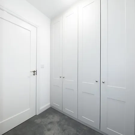 Modern 2 Bed House In Hollystown With Free Parking Prázdninový dům *
